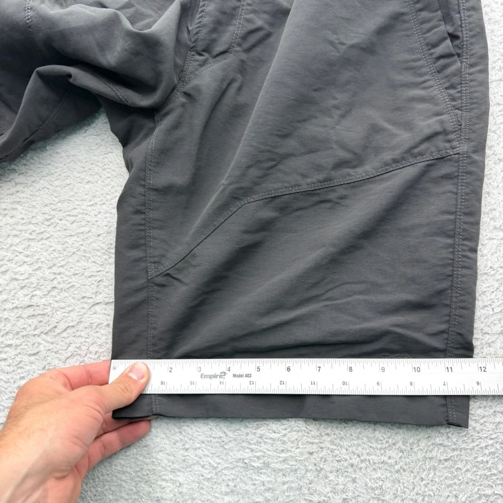 The North Face Mens Paramount Peak II Cargo Shorts Grey Nylon Hiking Size 34